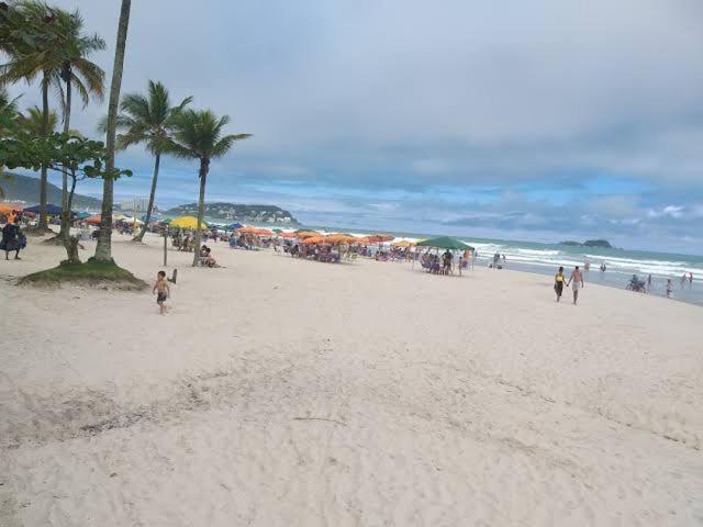 Apto Aconchegante Pe Na Areia Гуаружа Экстерьер фото